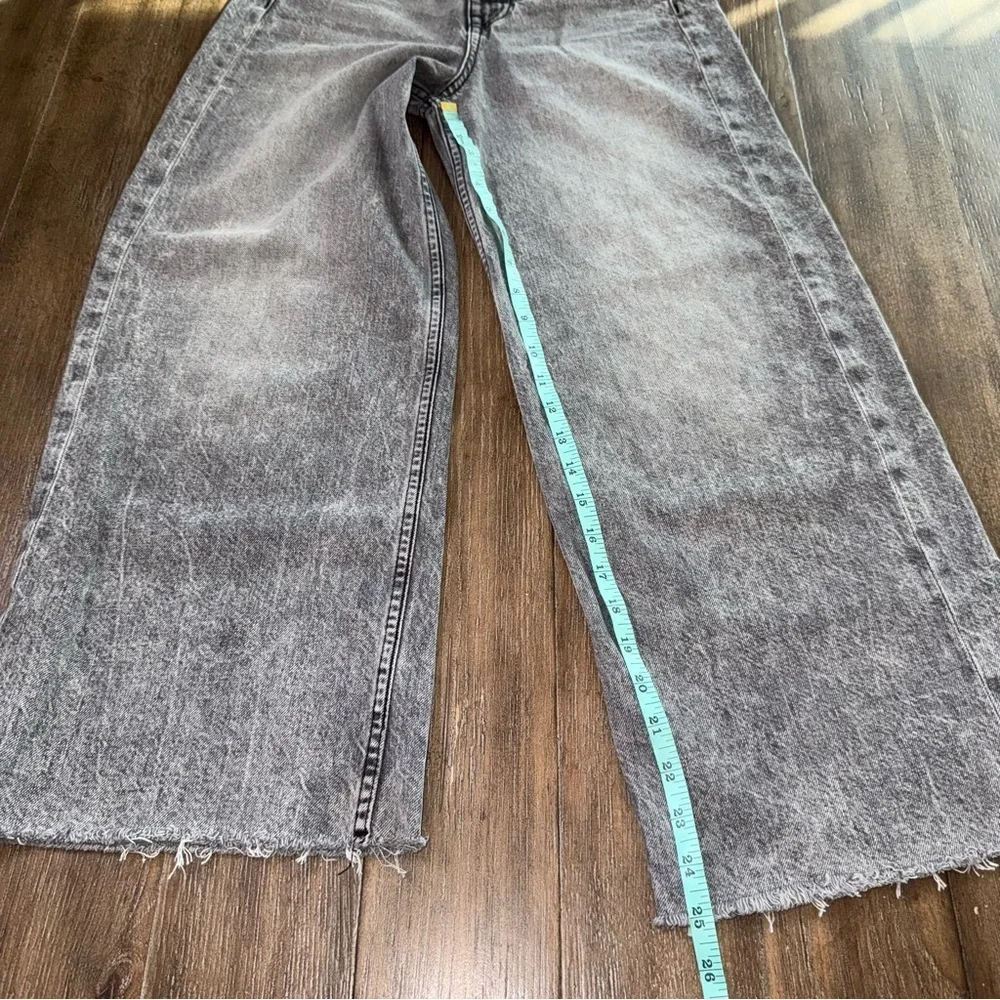 ZARA jeans High Rise Wide Leg Cropped Grey Black Raw Hem
